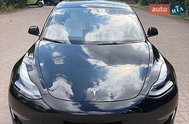 Седан Tesla Model 3 2023 в Ровно
