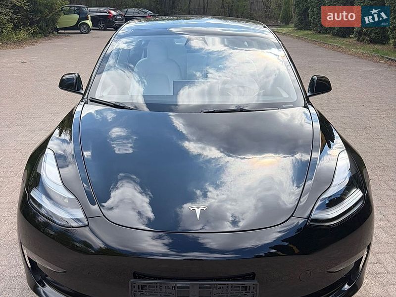 Седан Tesla Model 3 2023 в Ровно