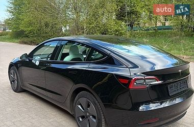 Седан Tesla Model 3 2023 в Ровно