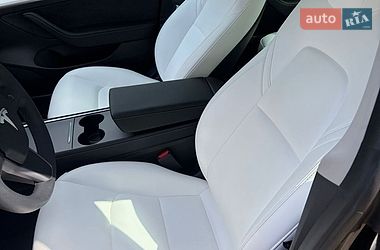 Седан Tesla Model 3 2023 в Ровно