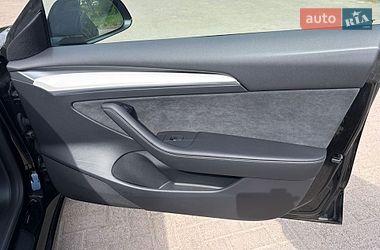 Седан Tesla Model 3 2023 в Ровно