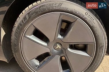 Седан Tesla Model 3 2023 в Ровно