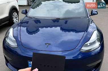 Седан Tesla Model 3 2021 в Києві