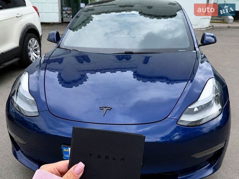 Седан Tesla Model 3 2021 в Києві