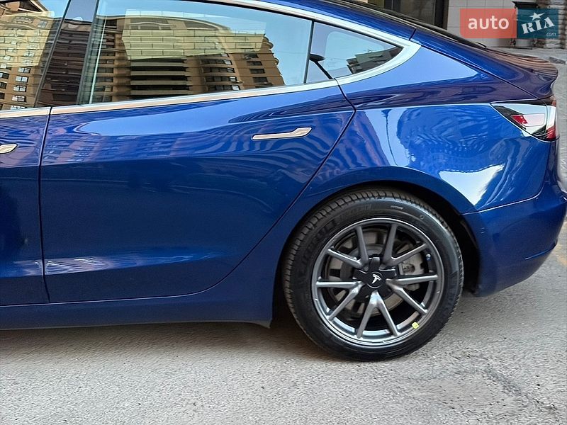 Седан Tesla Model 3 2019 в Киеве