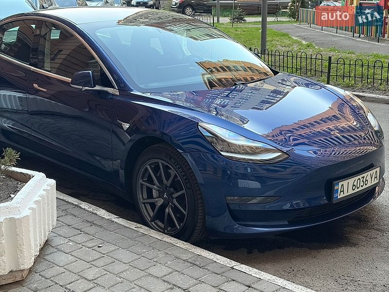 Седан Tesla Model 3 2019 в Киеве