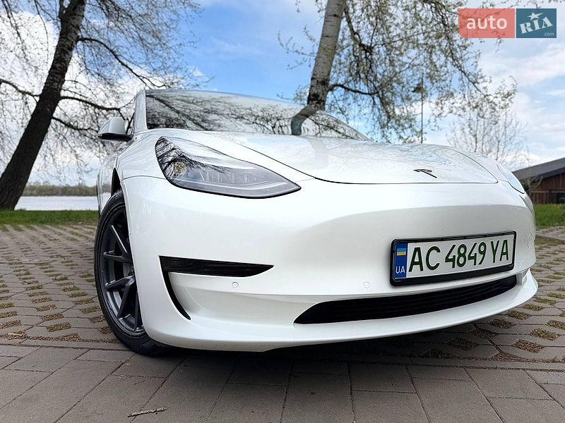 Седан Tesla Model 3 2020 в Киеве