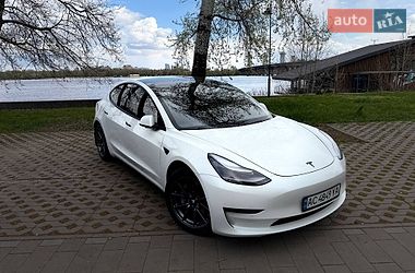 Седан Tesla Model 3 2020 в Киеве