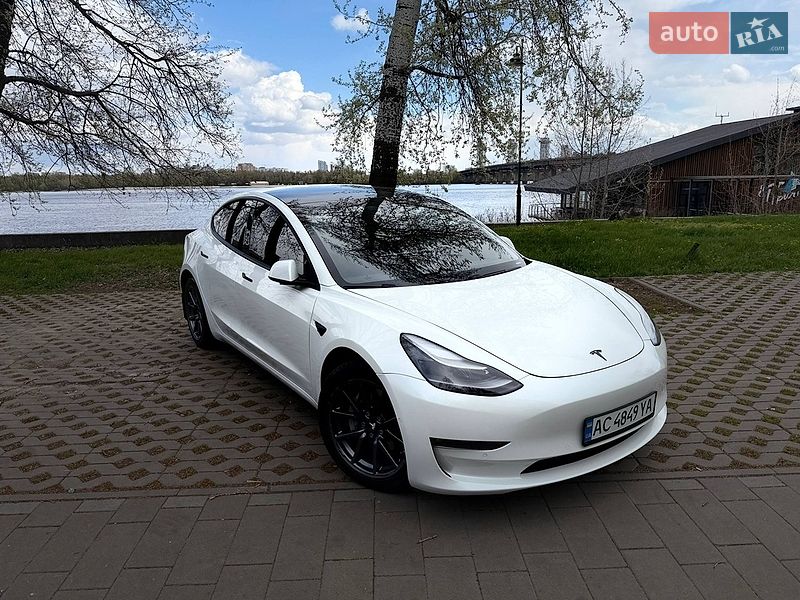 Седан Tesla Model 3 2020 в Киеве