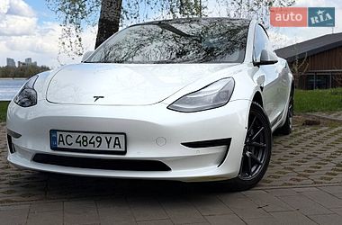 Седан Tesla Model 3 2020 в Киеве