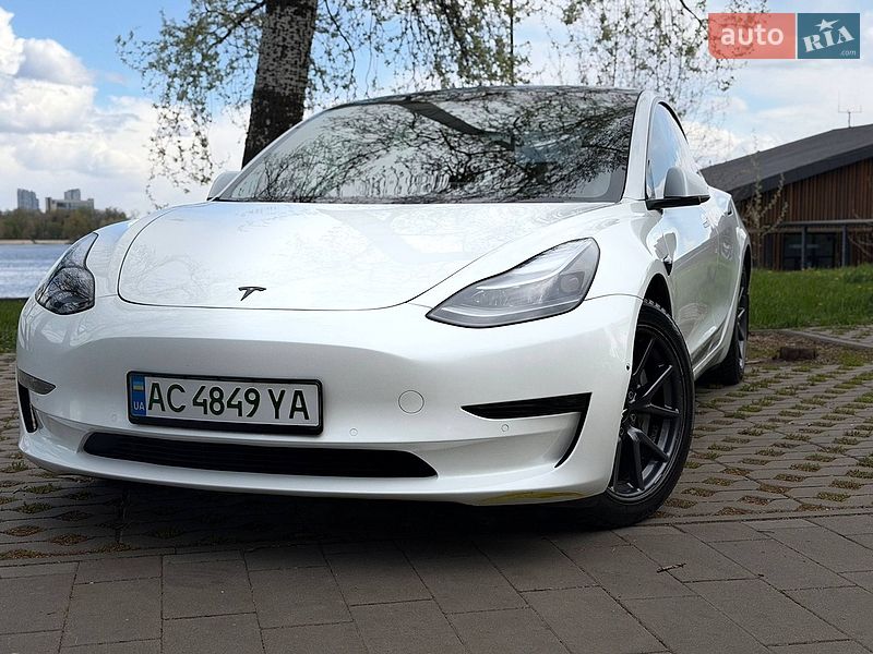 Седан Tesla Model 3 2020 в Киеве