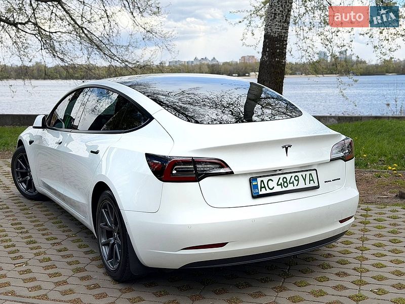 Седан Tesla Model 3 2020 в Киеве