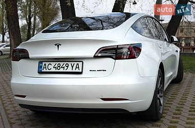 Седан Tesla Model 3 2020 в Киеве