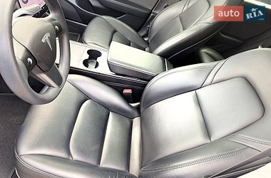 Седан Tesla Model 3 2020 в Киеве