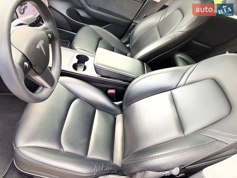 Седан Tesla Model 3 2020 в Киеве