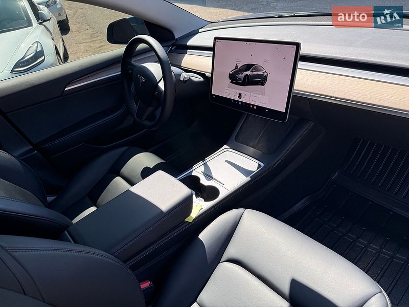 Седан Tesla Model 3 2022 в Киеве