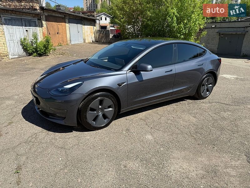Седан Tesla Model 3 2022 в Киеве