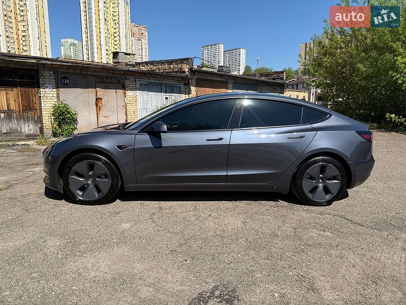Седан Tesla Model 3 2022 в Киеве
