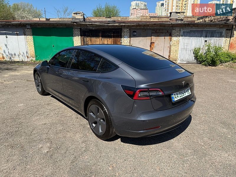 Седан Tesla Model 3 2022 в Киеве