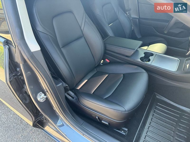 Седан Tesla Model 3 2022 в Киеве