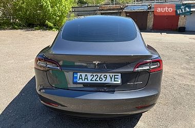 Седан Tesla Model 3 2022 в Киеве