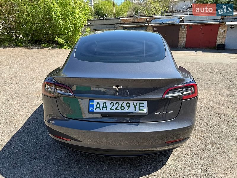 Седан Tesla Model 3 2022 в Киеве