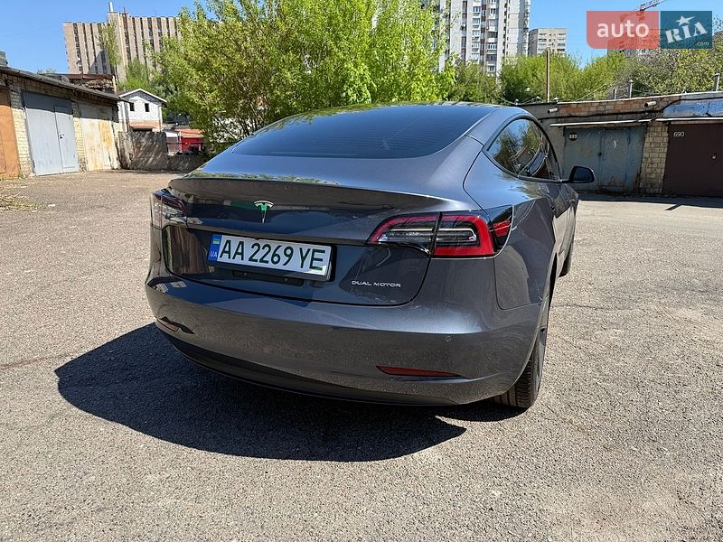 Седан Tesla Model 3 2022 в Киеве