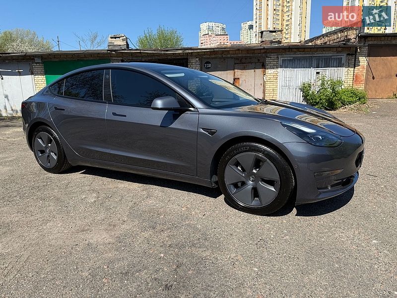 Седан Tesla Model 3 2022 в Киеве