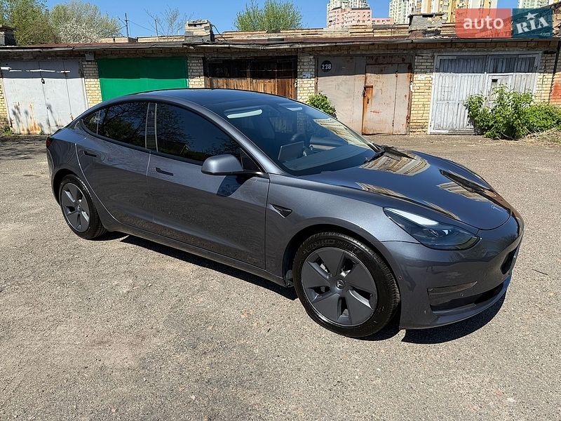 Седан Tesla Model 3 2022 в Киеве
