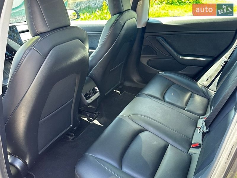 Седан Tesla Model 3 2020 в Киеве