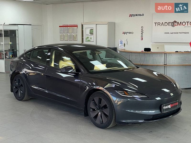 Tesla Model 3 2024