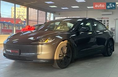 Седан Tesla Model 3 2024 в Киеве