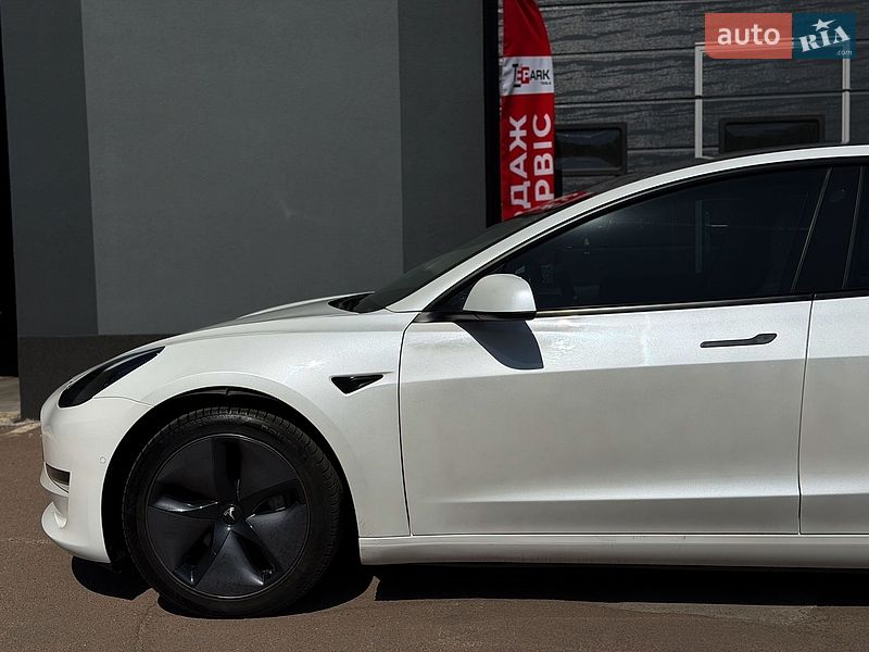 Седан Tesla Model 3 2020 в Києві
