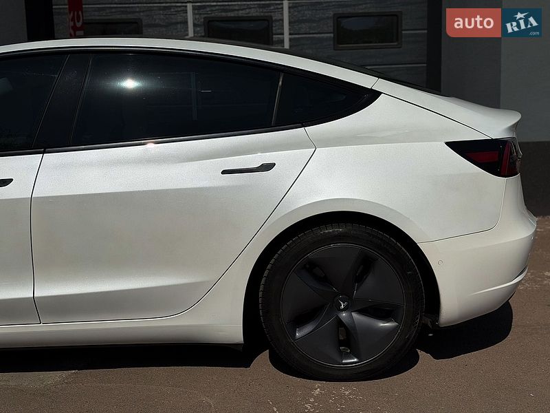 Седан Tesla Model 3 2020 в Києві
