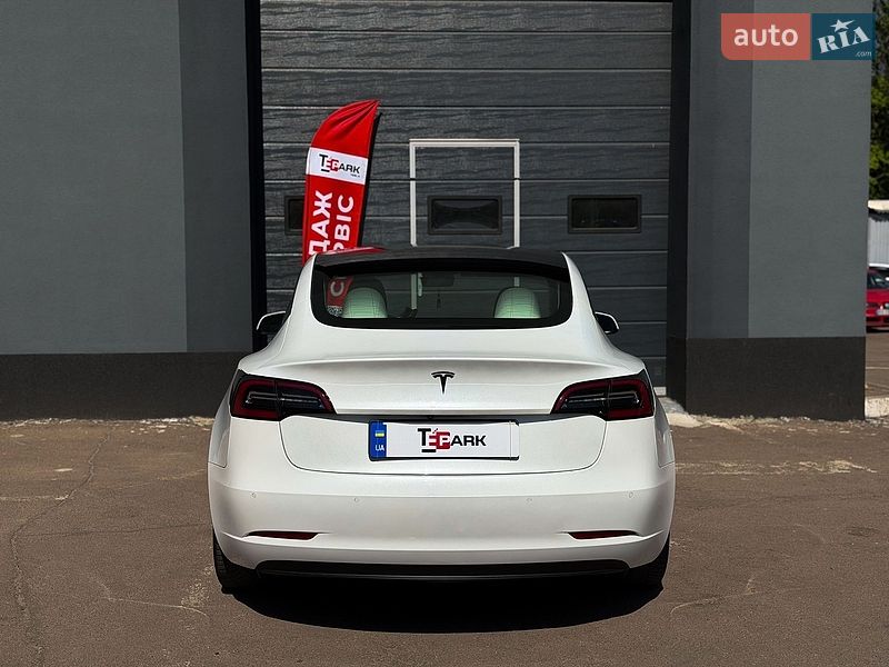 Седан Tesla Model 3 2020 в Києві