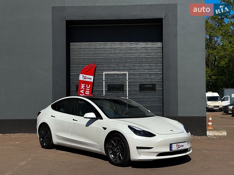 Седан Tesla Model 3 2020 в Києві