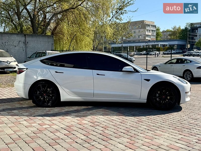 Седан Tesla Model 3 2021 в Виннице