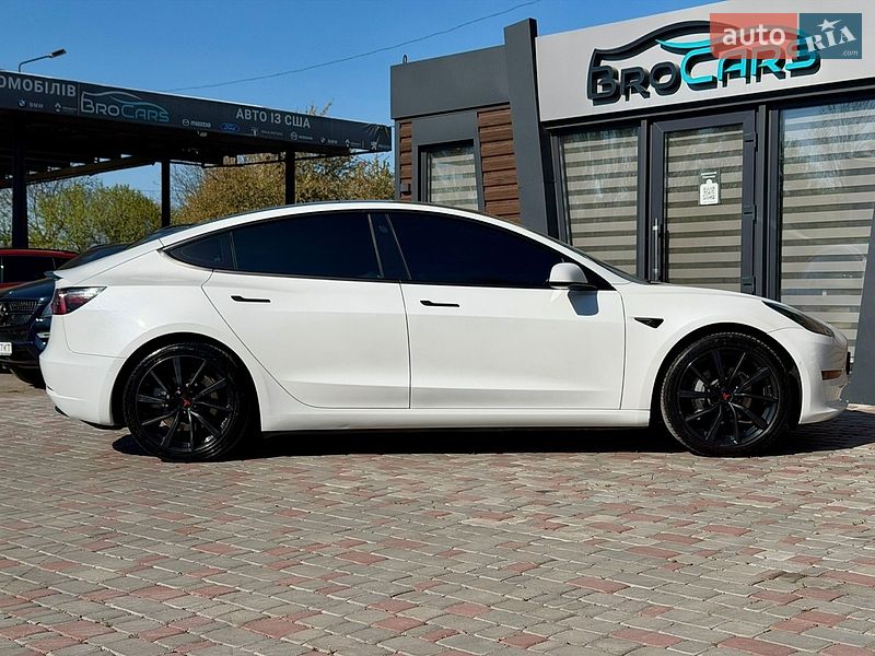 Седан Tesla Model 3 2021 в Виннице