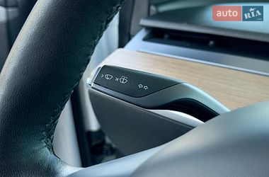 Седан Tesla Model 3 2021 в Виннице