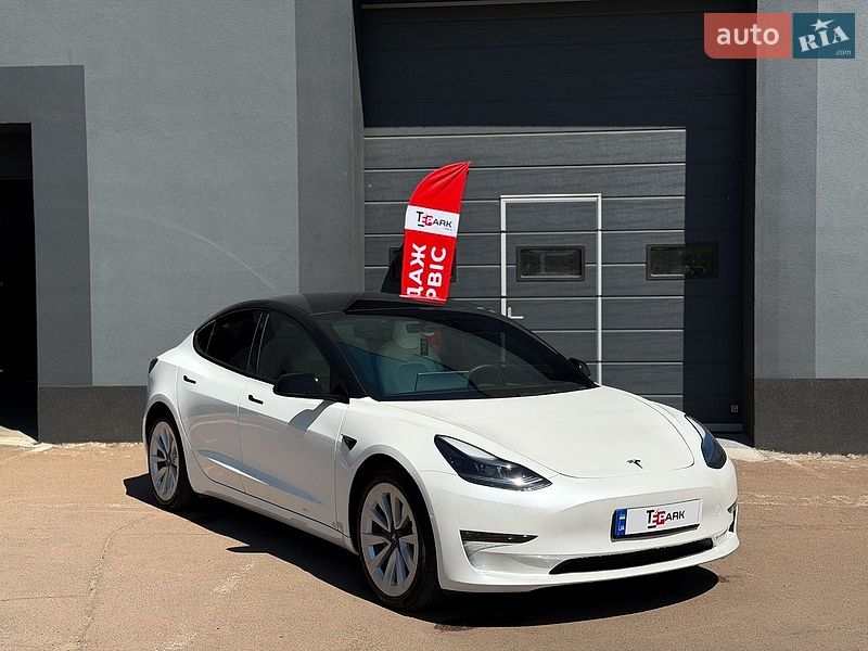 Седан Tesla Model 3 2022 в Киеве