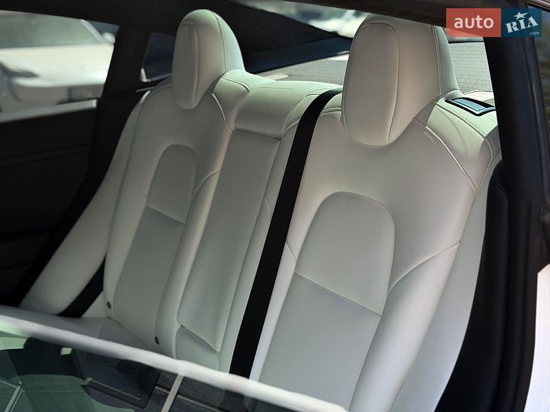 Седан Tesla Model 3 2022 в Киеве