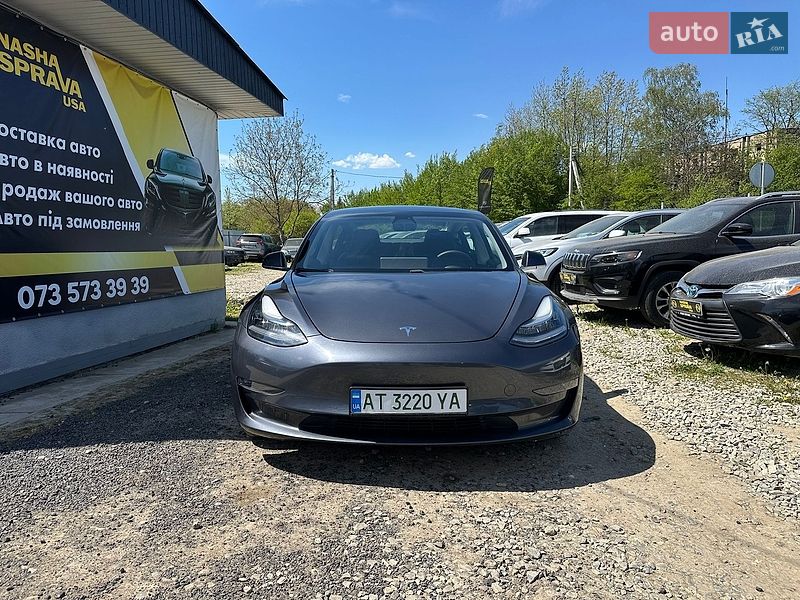 Седан Tesla Model 3 2020 в Ивано-Франковске