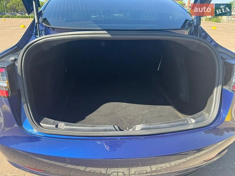 Седан Tesla Model 3 2020 в Житомире