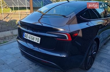 Седан Tesla Model 3 2024 в Дніпрі