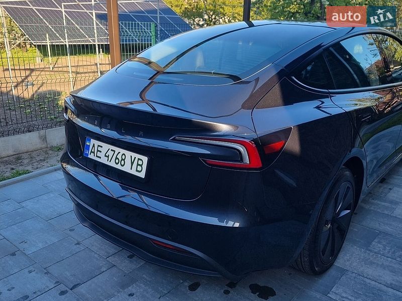 Седан Tesla Model 3 2024 в Дніпрі