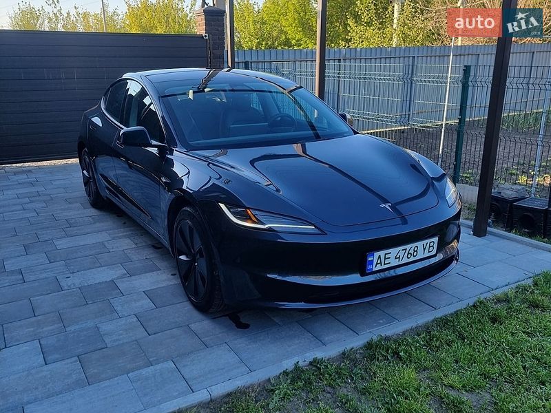 Седан Tesla Model 3 2024 в Дніпрі