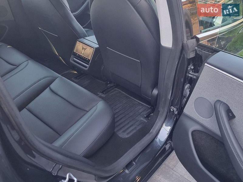 Седан Tesla Model 3 2024 в Дніпрі