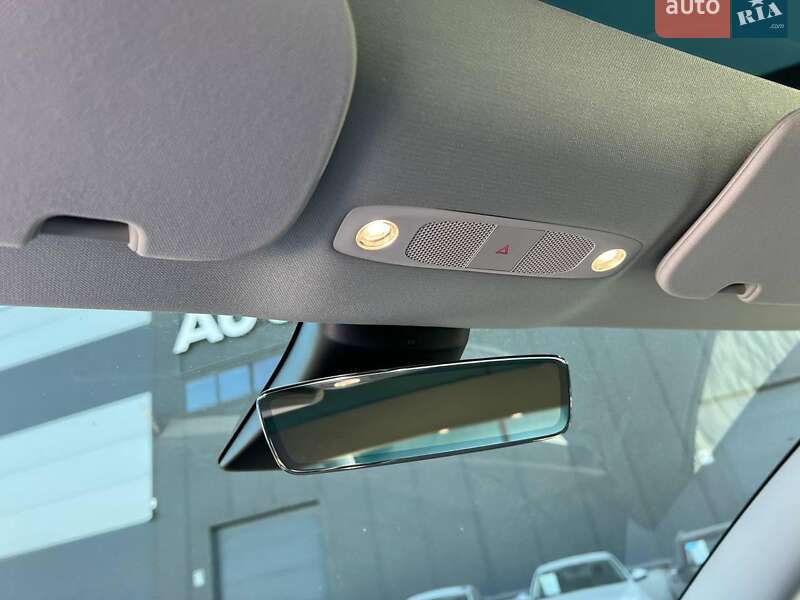 Седан Tesla Model 3 2021 в Львове