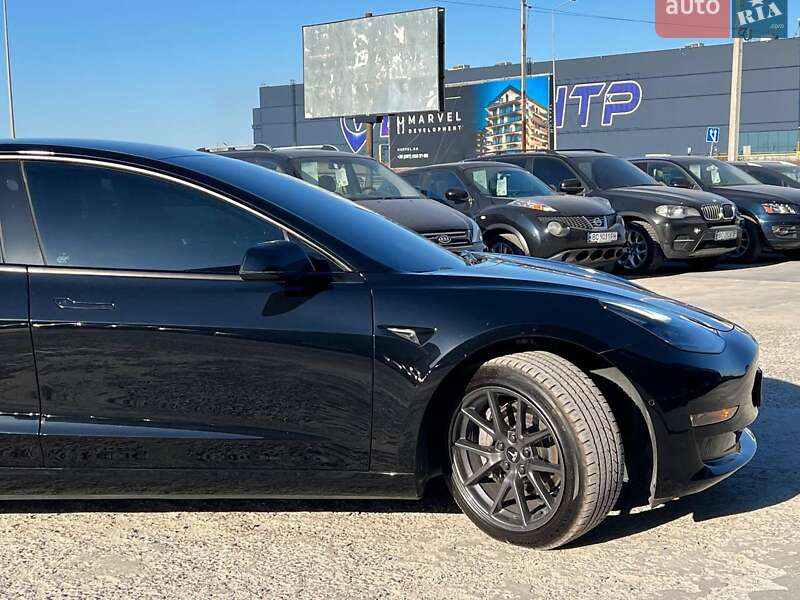 Седан Tesla Model 3 2021 в Львове