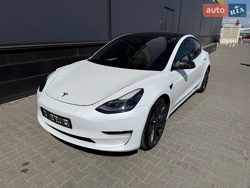 Седан Tesla Model 3 2021 в Киеве